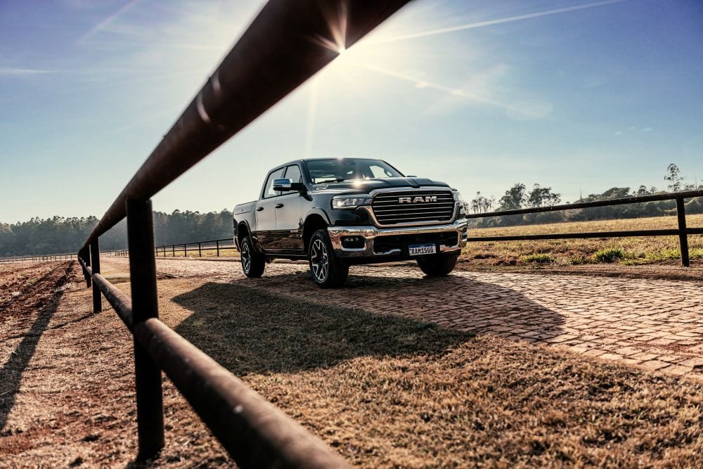 AMERICAN DAYS: LA PODEROSA CAMPAÑA SOBRE RUEDAS PARA ADQUIRIR UN VEHÍCULO JEEP Y RAM V12MAGAZINE American Days, la cita imperdible para los amantes de la libertad y la fuerza automotriz aterriza en Colombia del 14 al 16 de marzo de 2025. Jeep y Ram encienden motores con una experiencia única que promete emociones al volante. V12MAGAZINE