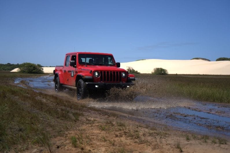 AMERICAN DAYS: LA PODEROSA CAMPAÑA SOBRE RUEDAS PARA ADQUIRIR UN VEHÍCULO JEEP Y RAM V12MAGAZINE American Days, la cita imperdible para los amantes de la libertad y la fuerza automotriz aterriza en Colombia del 14 al 16 de marzo de 2025. Jeep y Ram encienden motores con una experiencia única que promete emociones al volante. V12MAGAZINE