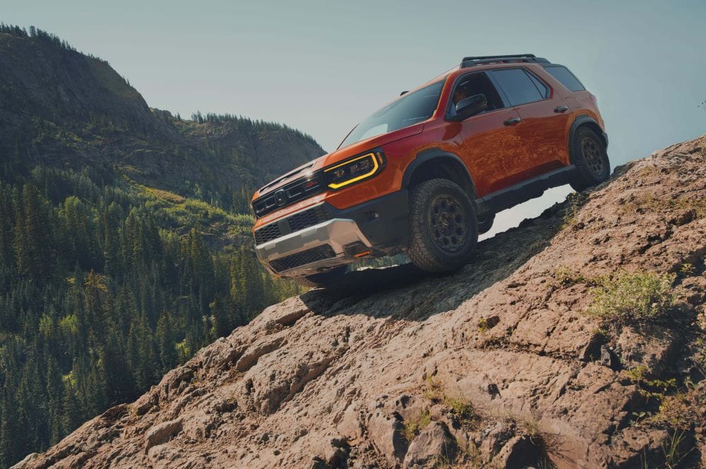 HONDA PASSPORT 2026: ARRANCA EN ESTADOS UNIDOS, UNA REVOLUCIÓN OFF-ROAD CON ESTILO Y DESEMPEÑO V12MAGAZINE El Honda Passport 2026 inició su producción en Estados Unidos, marcando un hito en la evolución de los SUV todoterreno de la marca. Con mejoras significativas en diseño, tecnología y capacidades todoterreno, este modelo se consolida como una opción ideal para quienes buscan aventura y confort en un solo paquete. V12MAGAZINE
