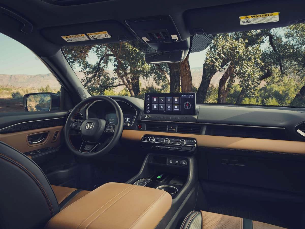 HONDA PASSPORT 2026: ARRANCA EN ESTADOS UNIDOS, UNA REVOLUCIÓN OFF-ROAD CON ESTILO Y DESEMPEÑO V12MAGAZINE El Honda Passport 2026 inició su producción en Estados Unidos, marcando un hito en la evolución de los SUV todoterreno de la marca. Con mejoras significativas en diseño, tecnología y capacidades todoterreno, este modelo se consolida como una opción ideal para quienes buscan aventura y confort en un solo paquete. V12MAGAZINE