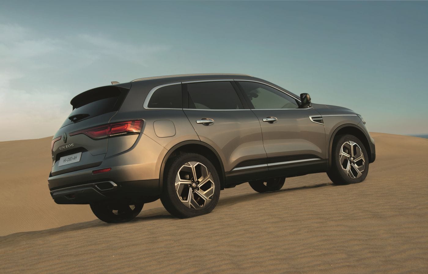 RENAULT KOLEOS INTENS 4X4: LA SUV QUE CONQUISTA CON ESTILO Y POTENCIA V12MAGAZINE Renault en Colombia sorprende, y esta vez lo hace con un giro audaz y sofisticado. La Renault Koleos Intens 4x4 llega renovada, fusionando diseño imponente, tecnología de punta y un carácter todoterreno que no pasa desapercibido. V12MAGAZINE