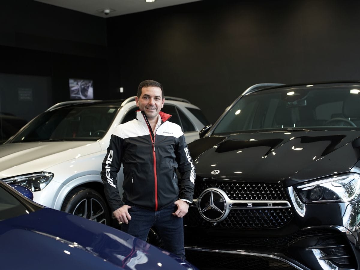 MERCEDES-BENZ EN COLOMBIA DA UN GIRO PODEROSO: MARIO FERNANDO CORREA TOMA EL MANDO V12MAGAZINE Mercedes-Benz Colombia estrena piloto en su carrera por el liderazgo automotriz. Desde marzo de 2025, Mario Fernando Correa toma las riendas como nuevo General Manager, prometiendo acelerar el crecimiento de la icónica marca alemana en el país y el Caribe con un estilo imparable. V12MAGAZINE
