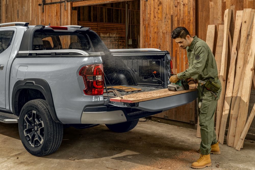 CHANGAN HUNTER: POTENCIA Y AUTONOMÍA EN LA PRIMERA PICK-UP HÍBRIDA DE RANGO EXTENDIDO ENCHUFABLE QUE LLEGA A COLOMBIA V12MAGAZINE Changan Hunter irrumpe en el mercado colombiano como un torbellino de innovación, potencia y versatilidad. Este vehículo, presentado por Changan Colombia y respaldado por el Grupo Vardí, llega para redefinir el segmento de las pick-ups con su tecnología híbrida de rango extendido enchufable y el platón más grande de su categoría. V12MAGAZINE