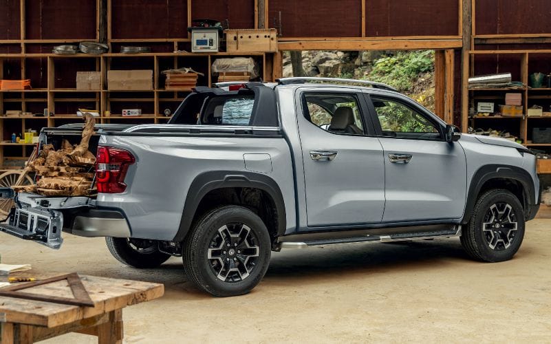 CHANGAN HUNTER: POTENCIA Y AUTONOMÍA EN LA PRIMERA PICK-UP HÍBRIDA DE RANGO EXTENDIDO ENCHUFABLE QUE LLEGA A COLOMBIA V12MAGAZINE Changan Hunter irrumpe en el mercado colombiano como un torbellino de innovación, potencia y versatilidad. Este vehículo, presentado por Changan Colombia y respaldado por el Grupo Vardí, llega para redefinir el segmento de las pick-ups con su tecnología híbrida de rango extendido enchufable y el platón más grande de su categoría. V12MAGAZINE