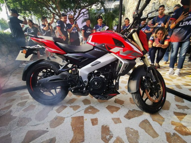 NEWS V12MAGAZINE Pulsar Ns400 - Grupo UMA - lanzamiento - Colombia -