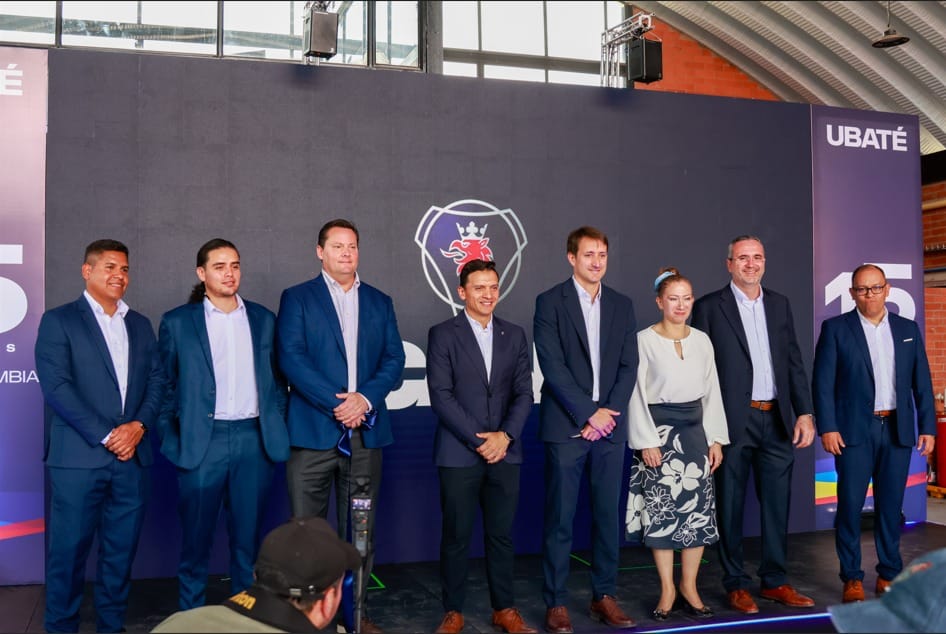 SCANIA DESATA SU EXPANSIÓN EN COLOMBIA: NUEVA SEDE EN UBATÉ PARA LA MINERÍA V12MAGAZINE Scania abre una nueva sede en Ubaté, Cundinamarca, para fortalecer el soporte a las operaciones mineras. Esta iniciativa mejora la conectividad y la economía local con un enfoque sustentable. La marca sueca impulsa así un sector clave en Colombia. V12MAGAZINE