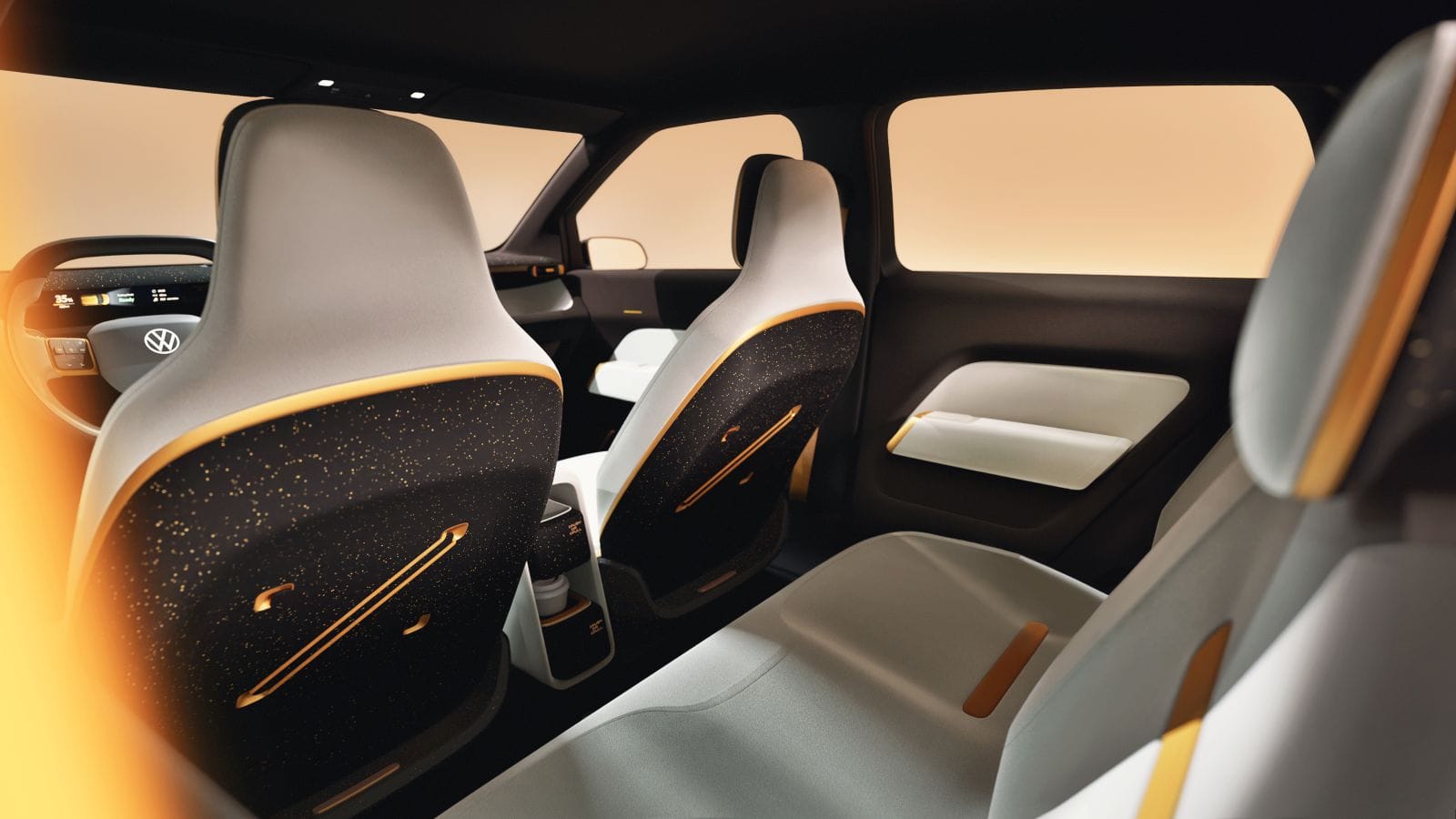 DESCUBRE EL PODEROSO ID. EVERY1, EL FUTURO ASEQUIBLE DE VOLKSWAGEN EN EL MUNDO DE LA MOVILIDAD ELÉCTRICA V12MAGAZINE Volkswagen ID. EVERY1 es un prototipo que presenta un avance del futuro eléctrico de acceso, este vehículo se comercializará en el mercado europeo y busca ser competitivo en precio, diseño y tecnología. V12MAGAZINE