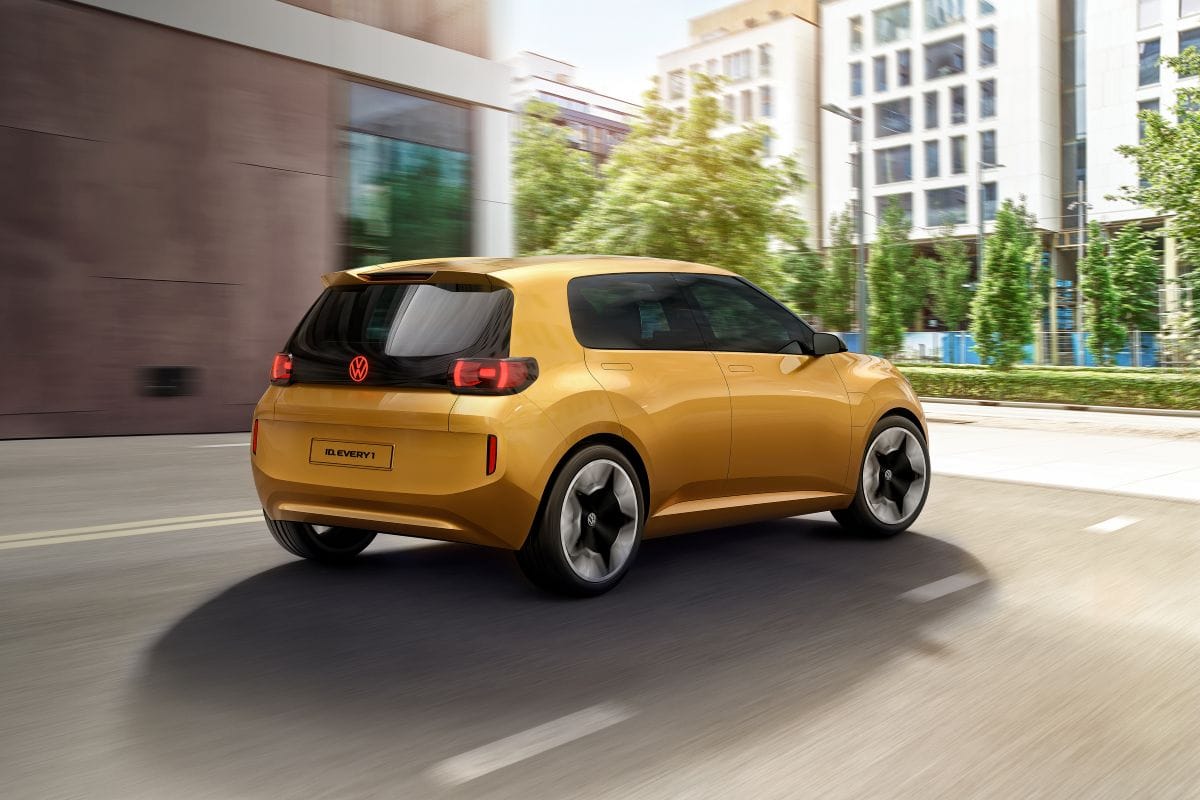 DESCUBRE EL PODEROSO ID. EVERY1, EL FUTURO ASEQUIBLE DE VOLKSWAGEN EN EL MUNDO DE LA MOVILIDAD ELÉCTRICA V12MAGAZINE Volkswagen ID. EVERY1 es un prototipo que presenta un avance del futuro eléctrico de acceso, este vehículo se comercializará en el mercado europeo y busca ser competitivo en precio, diseño y tecnología. V12MAGAZINE