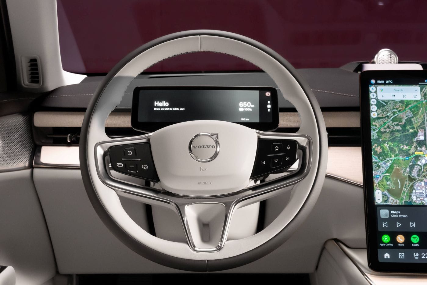 VOLVO ES90: EL IMPARABLE FUTURO ELÉCTRICO YA ESTÁ AQUÍ V12MAGAZINE Volvo vuelve a revolucionar el mundo automotriz con el lanzamiento del nuevo Volvo ES90, un vehículo totalmente eléctrico que desafía las etiquetas. Este modelo promete ser un ícono de diseño escandinavo, tecnología avanzada y sostenibilidad. ¿Es un sedán, un fastback o un SUV? La respuesta es simple: es un Volvo ES90, y está aquí para redefinirlo todo. V12MAGAZINE