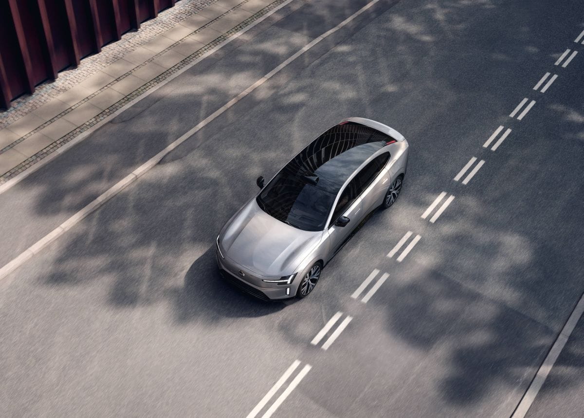 VOLVO ES90: EL IMPARABLE FUTURO ELÉCTRICO YA ESTÁ AQUÍ V12MAGAZINE Volvo vuelve a revolucionar el mundo automotriz con el lanzamiento del nuevo Volvo ES90, un vehículo totalmente eléctrico que desafía las etiquetas. Este modelo promete ser un ícono de diseño escandinavo, tecnología avanzada y sostenibilidad. ¿Es un sedán, un fastback o un SUV? La respuesta es simple: es un Volvo ES90, y está aquí para redefinirlo todo. V12MAGAZINE