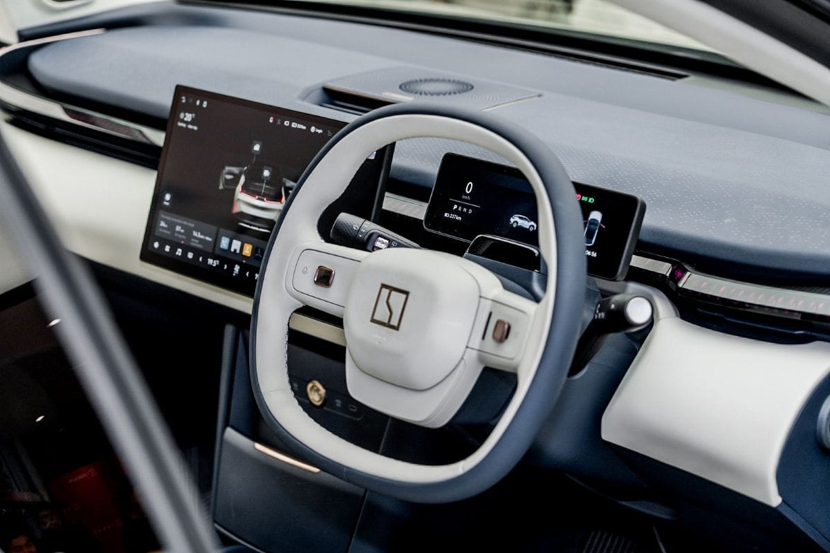 ZEEKR CAMBIA EL JUEGO: LANZA EL G-PILOT, UN SISTEMA QUE PRETENDE REVOLUCIONAR LA CONDUCCIÓN V12MAGAZINE Zeekr acaba de presentar el Zeekr G-Pilot, una solución de conducción inteligente que promete llevar la autonomía de puerta a puerta a otro nivel. Prepárate para un viaje donde la tecnología, la seguridad y la innovación se fusionan para transformar cómo te mueves. V12MAGAZINE