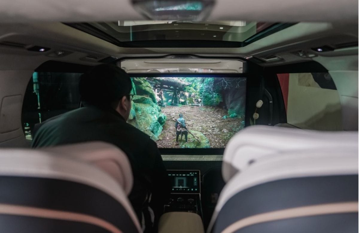 ZEEKR CAMBIA EL JUEGO: LANZA EL G-PILOT, UN SISTEMA QUE PRETENDE REVOLUCIONAR LA CONDUCCIÓN V12MAGAZINE Zeekr acaba de presentar el Zeekr G-Pilot, una solución de conducción inteligente que promete llevar la autonomía de puerta a puerta a otro nivel. Prepárate para un viaje donde la tecnología, la seguridad y la innovación se fusionan para transformar cómo te mueves. V12MAGAZINE