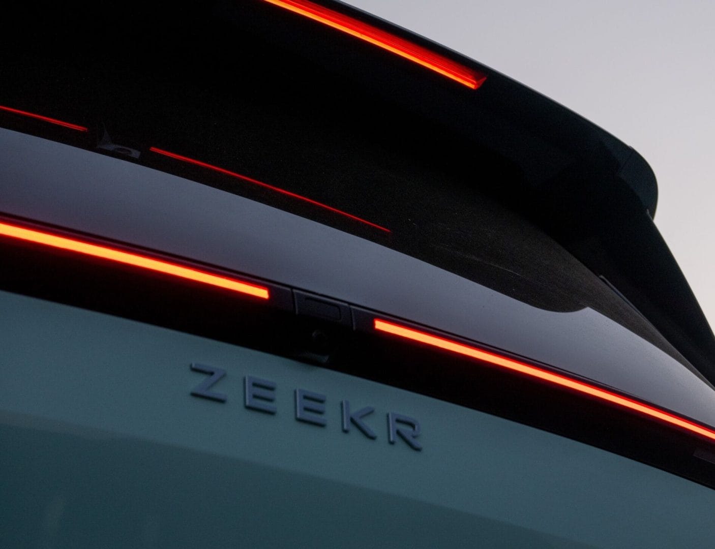 ZEEKR CAMBIA EL JUEGO: LANZA EL G-PILOT, UN SISTEMA QUE PRETENDE REVOLUCIONAR LA CONDUCCIÓN V12MAGAZINE Zeekr acaba de presentar el Zeekr G-Pilot, una solución de conducción inteligente que promete llevar la autonomía de puerta a puerta a otro nivel. Prepárate para un viaje donde la tecnología, la seguridad y la innovación se fusionan para transformar cómo te mueves. V12MAGAZINE