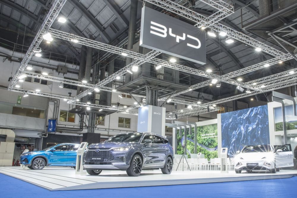 BYD DISPARA SUS INGRESOS UN 29% EN 2024 Y DOMINA EL MERCADO GLOBAL DE NUEVAS ENERGÍAS V12MAGAZINE BYD