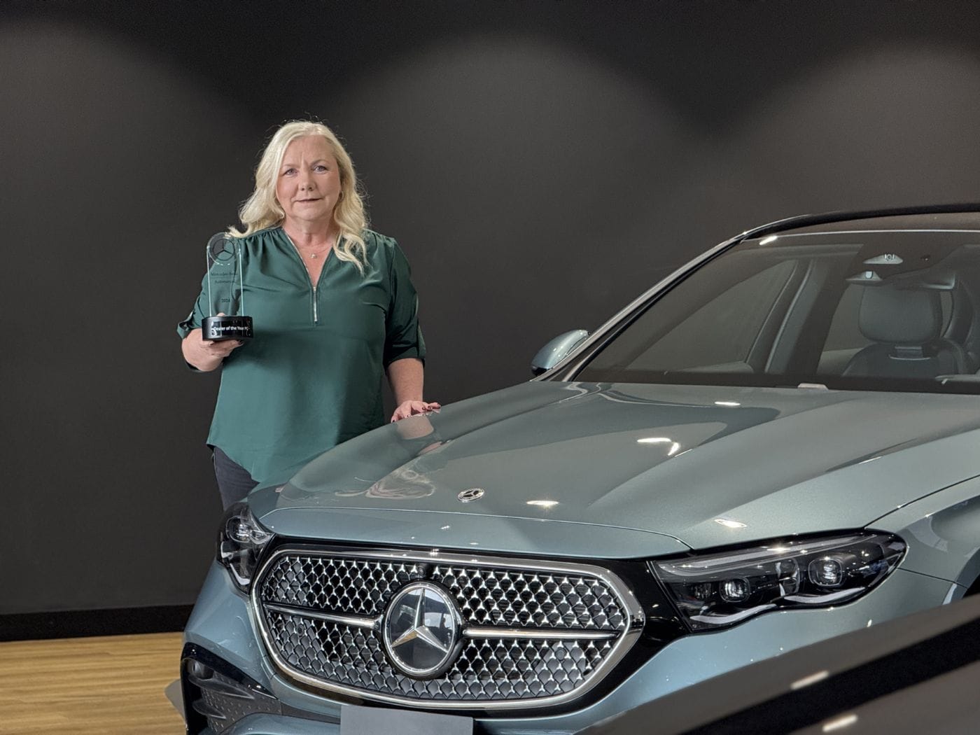 AUTOMERCOL: TRIPLE CORONA DE EXCELENCIA EN EL MUNDO MERCEDES-BENZ V12MAGAZINE Automercol