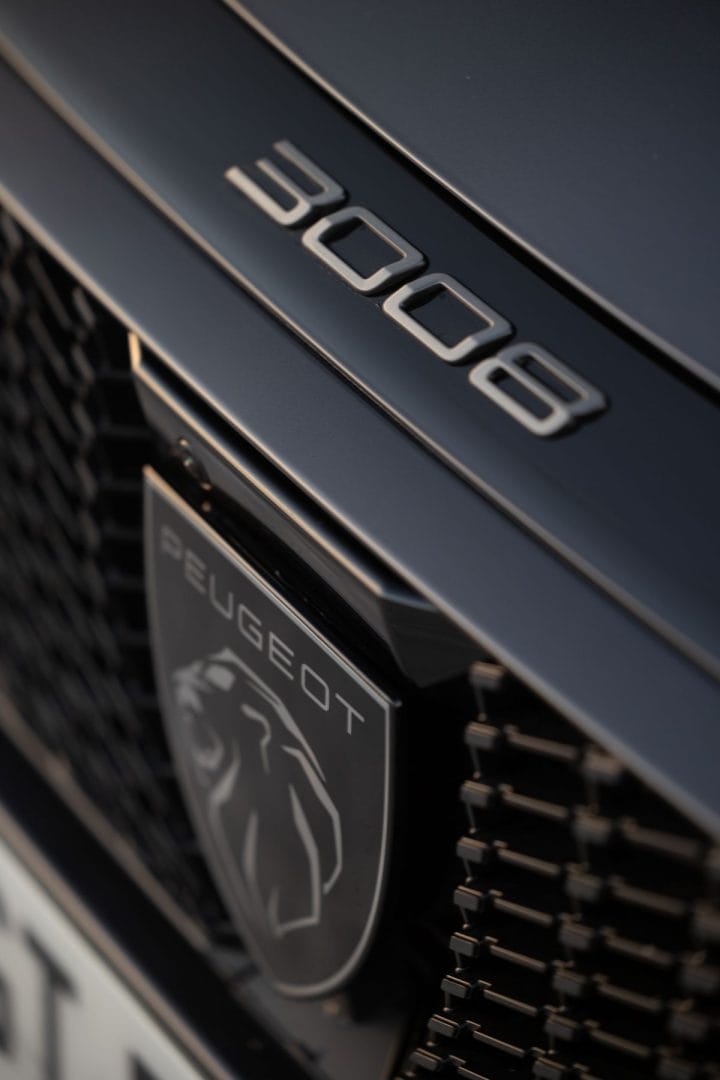 PEUGEOT 3008: UNA OBRA MAESTRA DE DISEÑO Y TECNOLOGÍA QUE CONQUISTA COLOMBIA EN CADA RECORRIDO V12MAGAZINE La tercera generación del Peugeot 3008 no solo eleva el estándar de la innovación, sino que redefine el confort y la emoción al volante con un diseño que corta el aliento y una tecnología que parece sacada del futuro. V12MAGAZINE