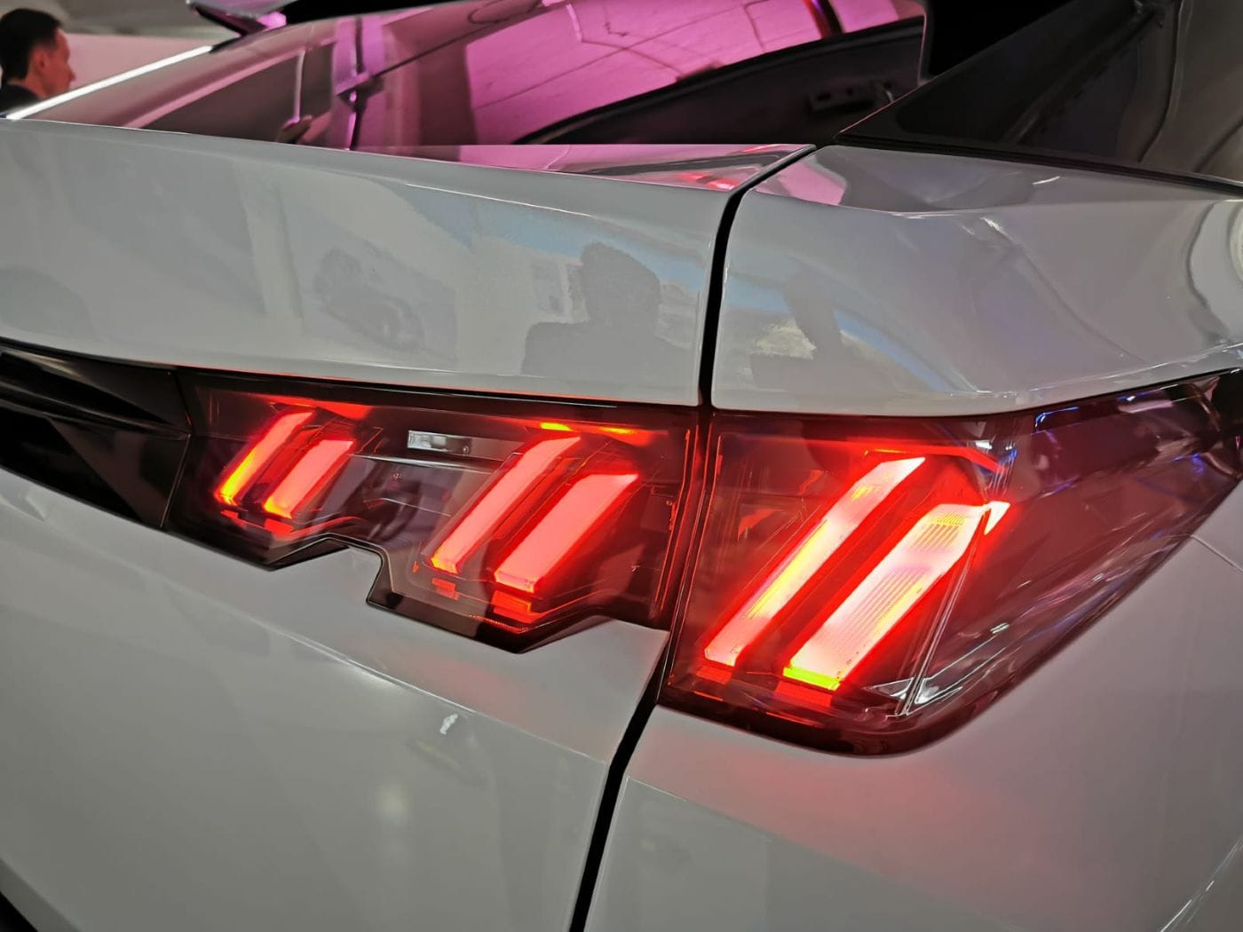 PEUGEOT 3008: UNA OBRA MAESTRA DE DISEÑO Y TECNOLOGÍA QUE CONQUISTA COLOMBIA EN CADA RECORRIDO V12MAGAZINE La tercera generación del Peugeot 3008 no solo eleva el estándar de la innovación, sino que redefine el confort y la emoción al volante con un diseño que corta el aliento y una tecnología que parece sacada del futuro. V12MAGAZINE