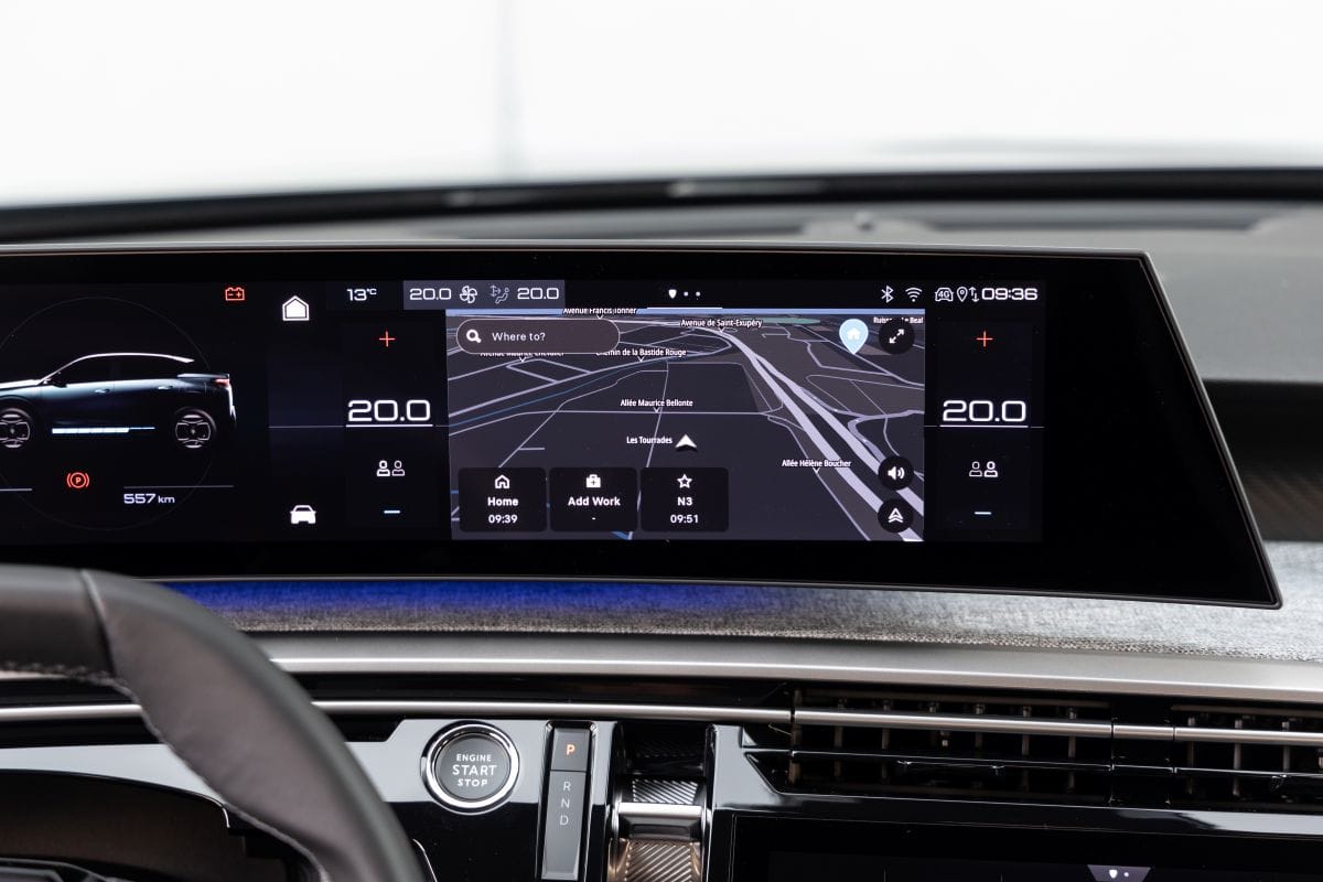 PEUGEOT 3008: UNA OBRA MAESTRA DE DISEÑO Y TECNOLOGÍA QUE CONQUISTA COLOMBIA EN CADA RECORRIDO V12MAGAZINE La tercera generación del Peugeot 3008 no solo eleva el estándar de la innovación, sino que redefine el confort y la emoción al volante con un diseño que corta el aliento y una tecnología que parece sacada del futuro. V12MAGAZINE