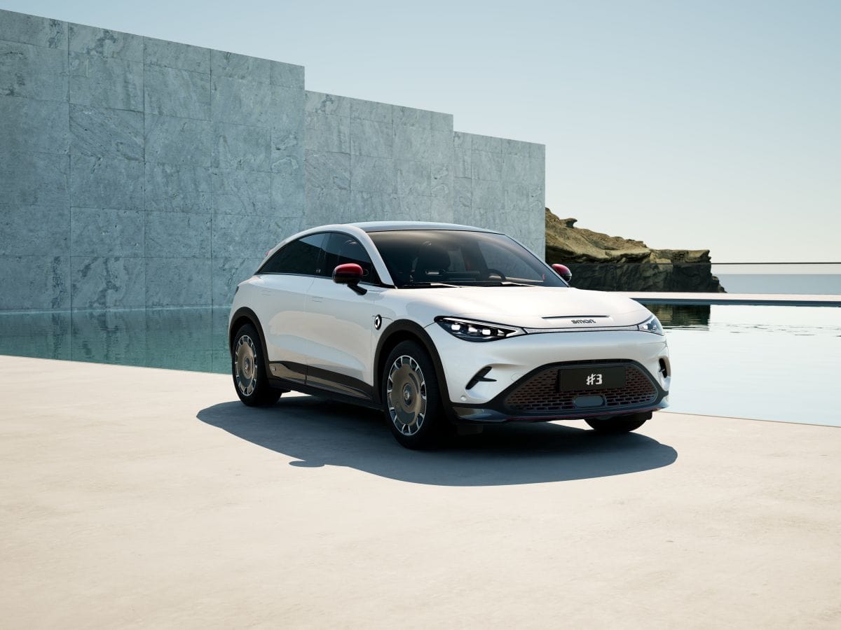 SMART LLEGA A COLOMBIA CON UNA PROPUESTA ELÉCTRICA AUDAZ Y CON ADN DE MERCEDES-BENZ Y SWATCH V12MAGAZINE Smart, la marca icónica nacida de la alianza entre Mercedes-Benz y Swatch, pisa fuerte en Colombia con una propuesta que electrifica el mercado. Desde marzo de 2025, este símbolo de diseño vanguardista y sostenibilidad llega al país, junto a Uruguay y Ecuador, de la mano de Inchcape, el gigante global de la distribución automotriz. V12MAGAZINE
