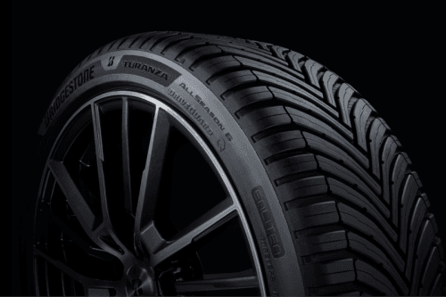 INNOVACIÓN SOSTENIBLE: LA TURANZA EV DE BRIDGESTONE, UNA LLANTA QUE TRANSFORMA LA CONDUCCIÓN ELÉCTRICA V12MAGAZINE En un mundo que avanza hacia la movilidad eléctrica, Bridgestone presenta su más reciente desarrollo: la Turanza EV, una llanta diseñada específicamente para vehículos eléctricos, que combina tecnología de punta y compromiso ambiental. V12MAGAZINE