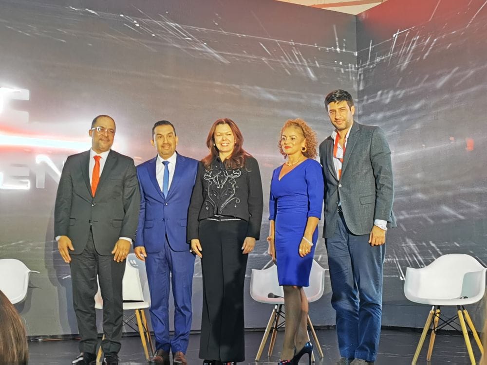 DFAC|DONGFENG INAUGURA SU SEGUNDA VITRINA EN BOGOTÁ: UNA APUESTA PODEROSA POR LA MOVILIDAD EN EL SEGMENTO COMERCIAL V12MAGAZINE DFAC|DONGFENG sigue apostando fuerte por Colombia y abre su segunda vitrina flagship en Bogotá, en un movimiento que refuerza su presencia en la capital y dinamiza el mercado del transporte con una propuesta que mezcla potencia, eficiencia y compromiso ambiental. V12MAGAZINE