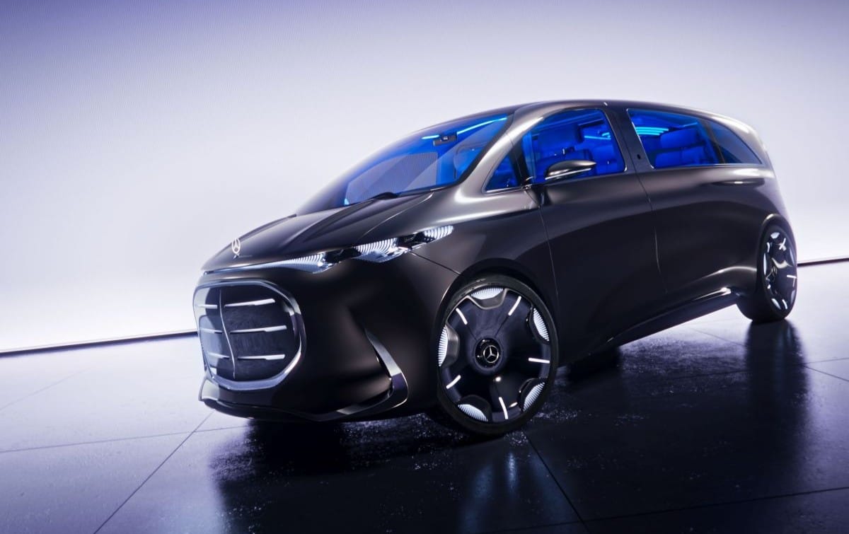 ¡REVOLUCIÓN EN EL LUJO AUTOMOTRIZ! MERCEDES-BENZ VISION V CONCEPT REDEFINE LAS LIMUSINAS ELÉCTRICAS V12MAGAZINE El Vision V de Mercedes-Benz revoluciona el lujo automotriz. Se trata de un monovolumen eléctrico que fusiona elegancia, tecnología inmersiva y confort sin precedentes, marcando el inicio de una nueva era. V12MAGAZINE