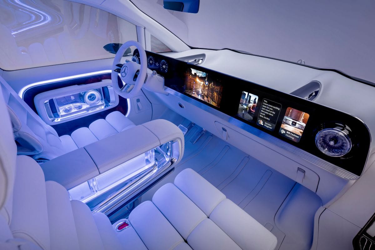 ¡REVOLUCIÓN EN EL LUJO AUTOMOTRIZ! MERCEDES-BENZ VISION V CONCEPT REDEFINE LAS LIMUSINAS ELÉCTRICAS V12MAGAZINE El Vision V de Mercedes-Benz revoluciona el lujo automotriz. Se trata de un monovolumen eléctrico que fusiona elegancia, tecnología inmersiva y confort sin precedentes, marcando el inicio de una nueva era. V12MAGAZINE