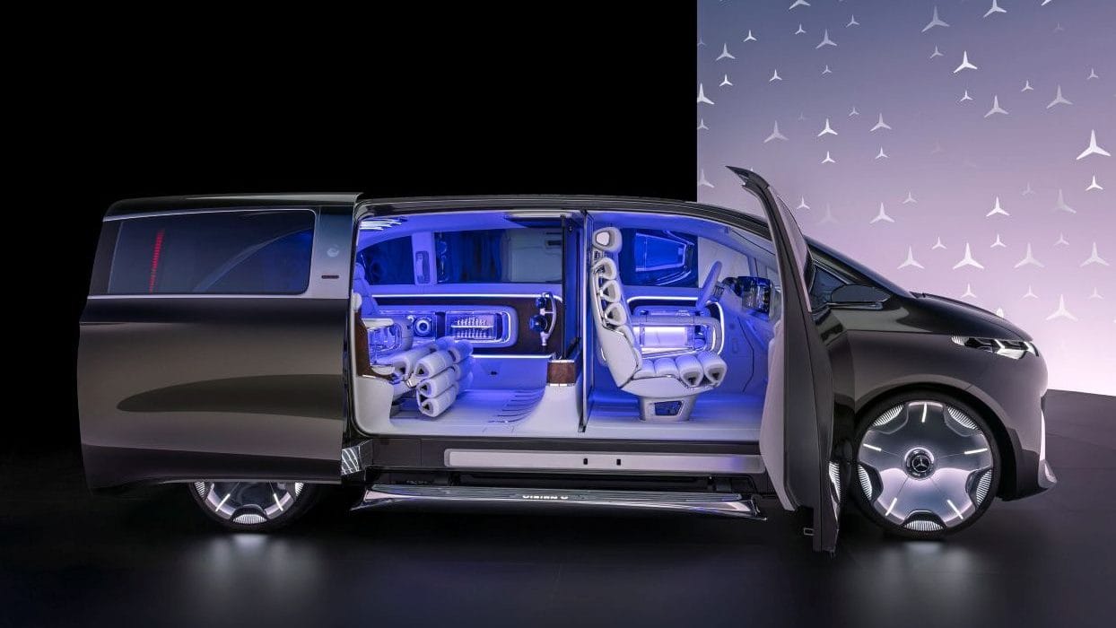 ¡REVOLUCIÓN EN EL LUJO AUTOMOTRIZ! MERCEDES-BENZ VISION V CONCEPT REDEFINE LAS LIMUSINAS ELÉCTRICAS V12MAGAZINE El Vision V de Mercedes-Benz revoluciona el lujo automotriz. Se trata de un monovolumen eléctrico que fusiona elegancia, tecnología inmersiva y confort sin precedentes, marcando el inicio de una nueva era. V12MAGAZINE