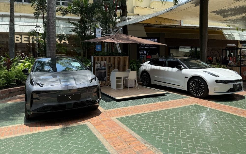 CALI DISFURTA DEL PODER ELÉCTRICO DE ZEEKR, LA MARCA DE VEHÍCULOS PREMIUM V12MAGAZINE CALI