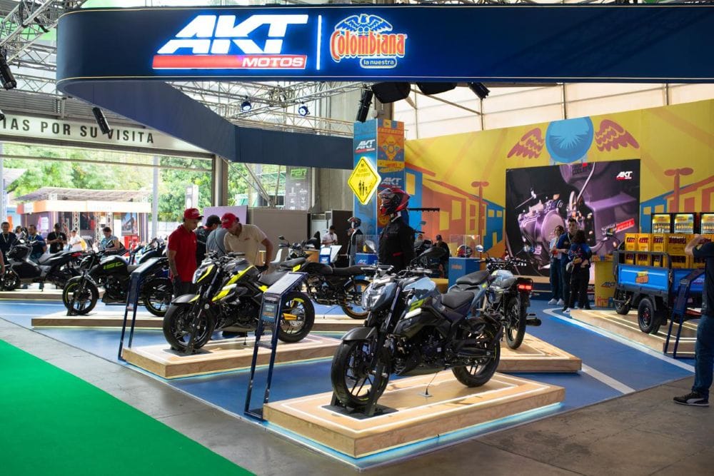 AKT MOTOS EN F2R 2025: POTENCIA Y ORGULLO COLOMBIANO QUE ACELERAN EL FUTURO V12MAGAZINE AKT Motos