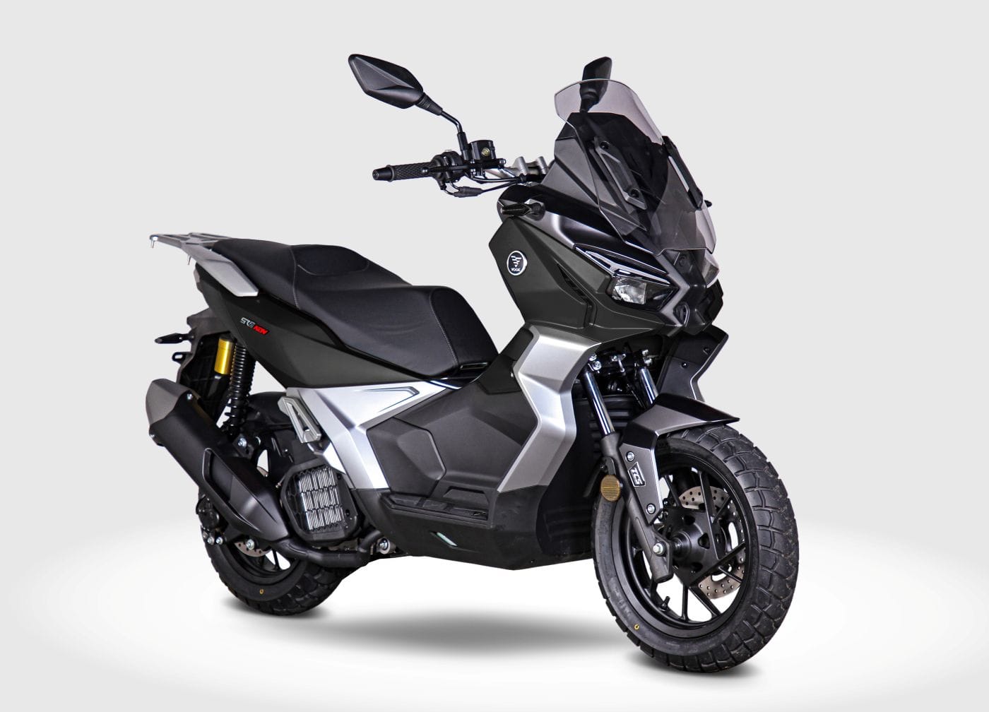 AKT MOTOS EN F2R 2025: POTENCIA Y ORGULLO COLOMBIANO QUE ACELERAN EL FUTURO V12MAGAZINE AKT Motos brilló en la Feria de las 2 Ruedas 2025, el evento más importante del motociclismo en Latinoamérica, presentando lanzamientos y colaboraciones que cautivaron a los apasionados por las motocicletas en Medellín. V12MAGAZINE