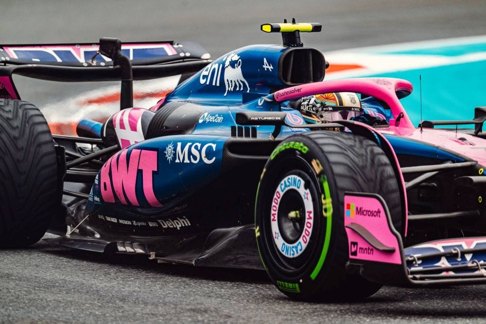 FRANCO COLAPINTO DESATA LA REVOLUCIÓN EN ALPINE: ¡UNA DECISIÓN PODEROSA QUE SACUDE LA F1! V12MAGAZINE El equipo BWT Alpine F1 ha anunciado una decisión impactante: Franco Colapinto, el joven piloto argentino, reemplazará a Jack Doohan en las próximas cinco carreras del Campeonato Mundial de Fórmula 1 de la FIA 2025. V12MAGAZINE