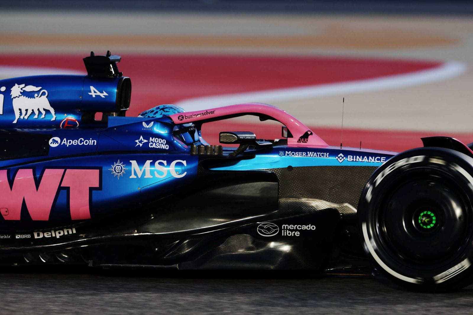 FRANCO COLAPINTO DESATA LA REVOLUCIÓN EN ALPINE: ¡UNA DECISIÓN PODEROSA QUE SACUDE LA F1! V12MAGAZINE El equipo BWT Alpine F1 ha anunciado una decisión impactante: Franco Colapinto, el joven piloto argentino, reemplazará a Jack Doohan en las próximas cinco carreras del Campeonato Mundial de Fórmula 1 de la FIA 2025. V12MAGAZINE