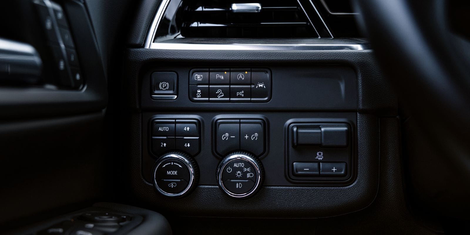 CHEVROLET TAHOE 2025 IRRUMPE EN COLOMBIA: FUERZA BRUTAL, LUJO SIN LÍMITES V12MAGAZINE La Chevrolet Tahoe 2025 irrumpe en Colombia como un titán de las SUV, fusionando potencia descomunal, tecnología de punta y lujo premium para conquistar cualquier terreno. V12MAGAZINE