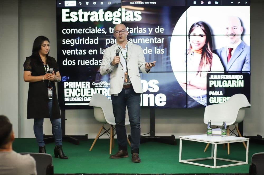 MOVILIDAD LIGERA: LA REVOLUCIÓN QUE TRANSFORMA LAS CALLES DE COLOMBIA V12MAGAZINE La movilidad ligera se posiciona como una solución clave para enfrentar los desafíos urbanos en Colombia, promoviendo un transporte más seguro, sostenible e inclusivo. V12MAGAZINE