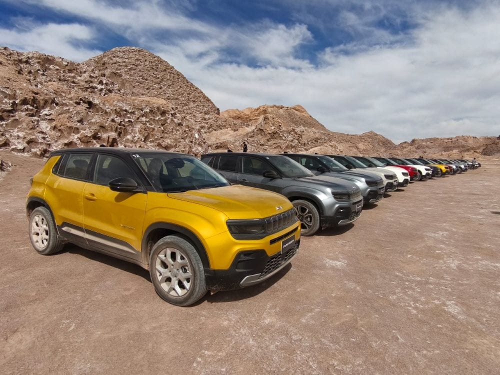 JEEP AVENGER: EL IMPARABLE SUV QUE DEBUTA EN COLOMBIA CON TRES PROPULSORES: ELÉCTRICO, HÍBRIDO Y GASOLINA V12MAGAZINE Jeep anuncia la llegada para el 23 de mayo del Jeep Avenger a Colombia, un SUV que une adrenalina, sostenibilidad y tecnología para dominar calles y caminos rurales. V12MAGAZINE