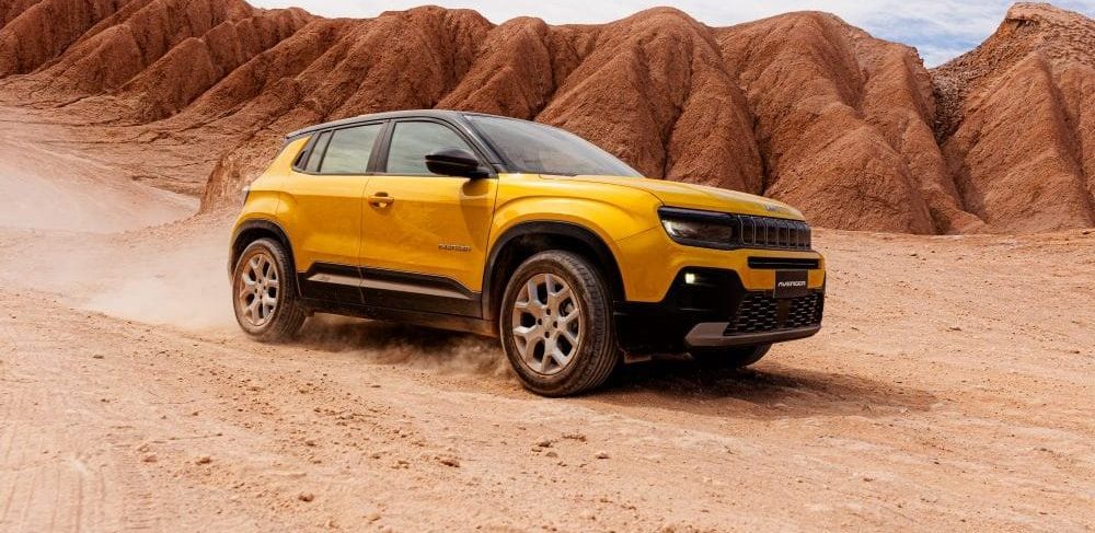 JEEP AVENGER: EL IMPARABLE SUV QUE DEBUTA EN COLOMBIA CON TRES PROPULSORES: ELÉCTRICO, HÍBRIDO Y GASOLINA V12MAGAZINE Avenger
