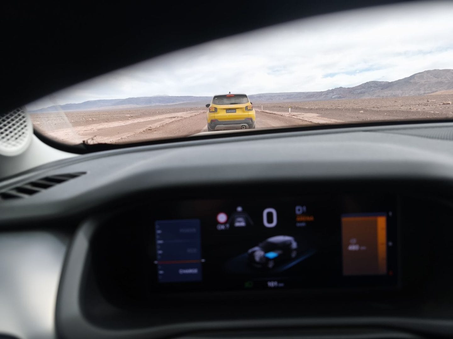 JEEP AVENGER: EL IMPARABLE SUV QUE DEBUTA EN COLOMBIA CON TRES PROPULSORES: ELÉCTRICO, HÍBRIDO Y GASOLINA V12MAGAZINE Jeep anuncia la llegada para el 23 de mayo del Jeep Avenger a Colombia, un SUV que une adrenalina, sostenibilidad y tecnología para dominar calles y caminos rurales. V12MAGAZINE