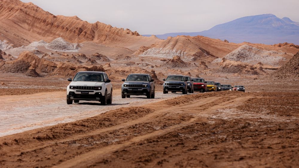 JEEP AVENGER: EL IMPARABLE SUV QUE DEBUTA EN COLOMBIA CON TRES PROPULSORES: ELÉCTRICO, HÍBRIDO Y GASOLINA V12MAGAZINE Jeep anuncia la llegada para el 23 de mayo del Jeep Avenger a Colombia, un SUV que une adrenalina, sostenibilidad y tecnología para dominar calles y caminos rurales. V12MAGAZINE