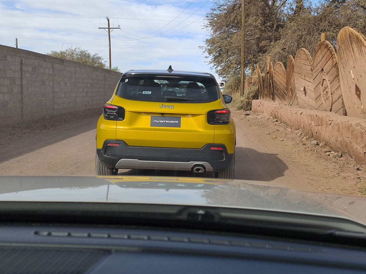 JEEP AVENGER: EL IMPARABLE SUV QUE DEBUTA EN COLOMBIA CON TRES PROPULSORES: ELÉCTRICO, HÍBRIDO Y GASOLINA V12MAGAZINE Jeep anuncia la llegada para el 23 de mayo del Jeep Avenger a Colombia, un SUV que une adrenalina, sostenibilidad y tecnología para dominar calles y caminos rurales. V12MAGAZINE