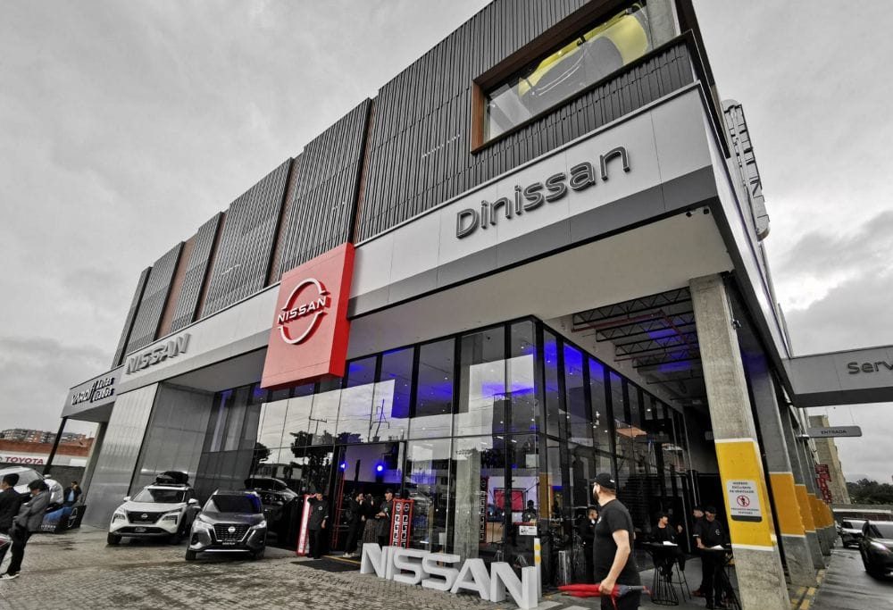 NISSAN INAUGURA SU VITRINA MÁS INNOVADORA Y SOSTENIBLE EN COLOMBIA CON UNA INVERSIÓN PODEROSA V12MAGAZINE Nissan - Morato