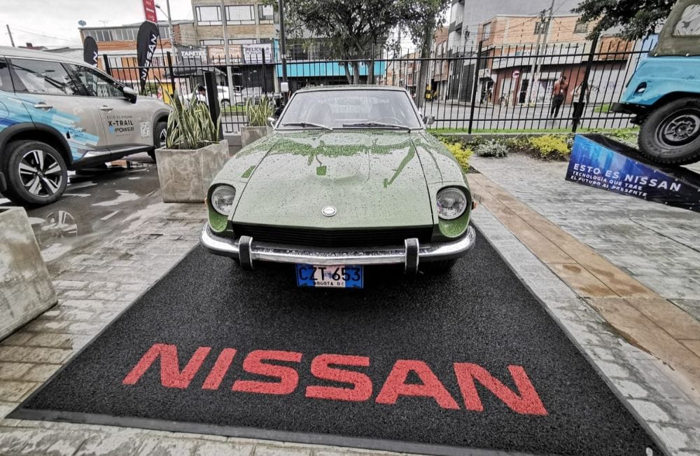 NISSAN INAUGURA SU VITRINA MÁS INNOVADORA Y SOSTENIBLE EN COLOMBIA CON UNA INVERSIÓN PODEROSA V12MAGAZINE NISSAN celebra sus 65 años en Colombia con la reinauguración de su icónica vitrina Morato, una instalación moderna, sostenible e innovadora que redefine el estándar del sector automotor en el país. V12MAGAZINE