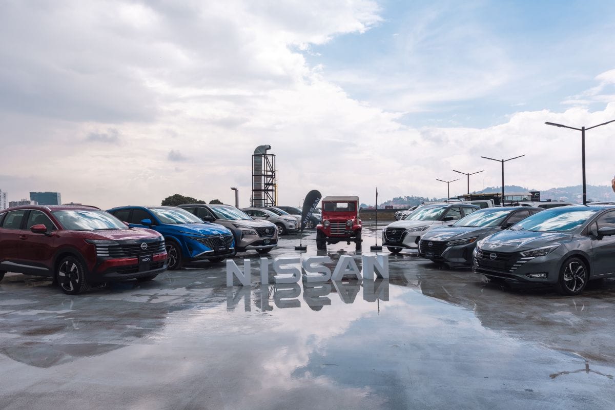 NISSAN INAUGURA SU VITRINA MÁS INNOVADORA Y SOSTENIBLE EN COLOMBIA CON UNA INVERSIÓN PODEROSA V12MAGAZINE NISSAN celebra sus 65 años en Colombia con la reinauguración de su icónica vitrina Morato, una instalación moderna, sostenible e innovadora que redefine el estándar del sector automotor en el país. V12MAGAZINE