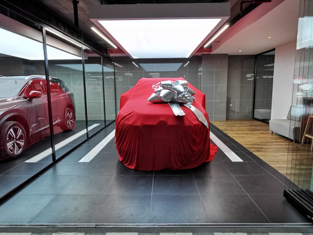 NISSAN INAUGURA SU VITRINA MÁS INNOVADORA Y SOSTENIBLE EN COLOMBIA CON UNA INVERSIÓN PODEROSA V12MAGAZINE NISSAN celebra sus 65 años en Colombia con la reinauguración de su icónica vitrina Morato, una instalación moderna, sostenible e innovadora que redefine el estándar del sector automotor en el país. V12MAGAZINE