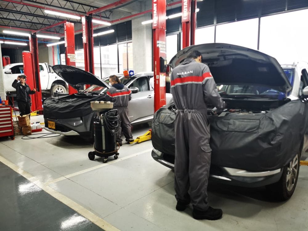 NISSAN INAUGURA SU VITRINA MÁS INNOVADORA Y SOSTENIBLE EN COLOMBIA CON UNA INVERSIÓN PODEROSA V12MAGAZINE NISSAN celebra sus 65 años en Colombia con la reinauguración de su icónica vitrina Morato, una instalación moderna, sostenible e innovadora que redefine el estándar del sector automotor en el país. V12MAGAZINE
