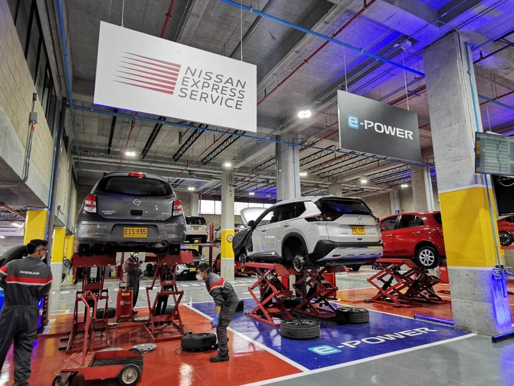 NISSAN INAUGURA SU VITRINA MÁS INNOVADORA Y SOSTENIBLE EN COLOMBIA CON UNA INVERSIÓN PODEROSA V12MAGAZINE NISSAN celebra sus 65 años en Colombia con la reinauguración de su icónica vitrina Morato, una instalación moderna, sostenible e innovadora que redefine el estándar del sector automotor en el país. V12MAGAZINE
