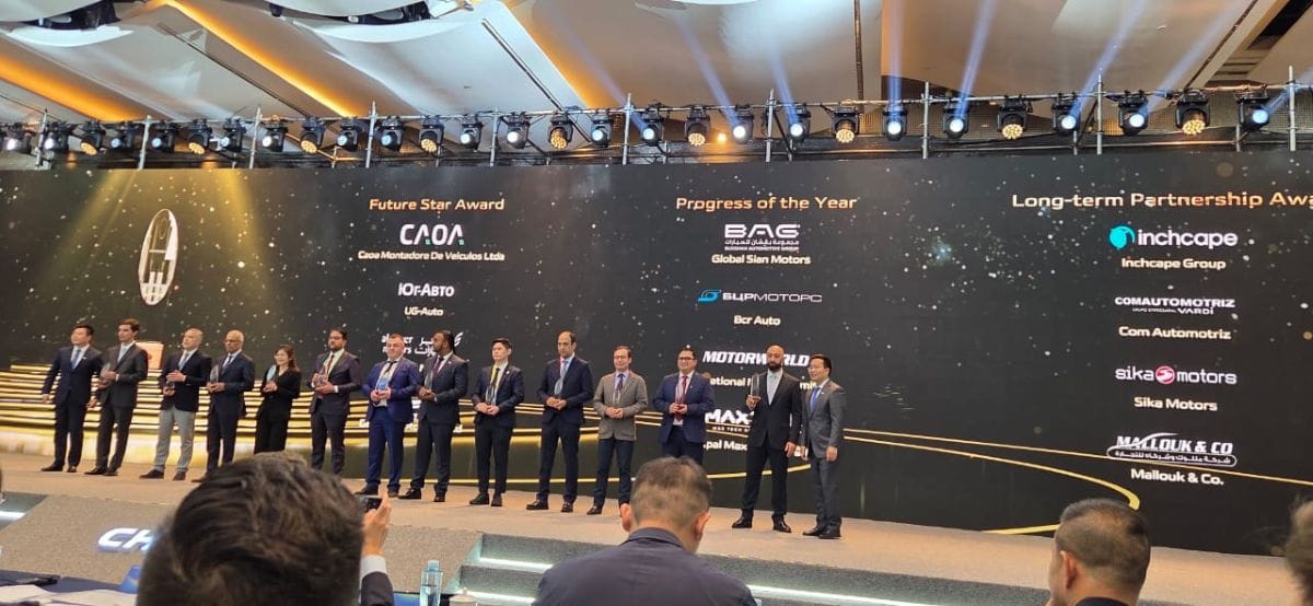 CHANGAN Y DEEPAL COLOMBIA TRIUNFAN CON EL GALARDÓN ENDURING PARTNERSHIP AWARD V12MAGAZINE En el Salón del Automóvil de Shanghái 2025, Changan Automobile premió a Deepal Colombia y el Grupo Vardí con el Enduring Partnership Award, destacando su sólida alianza para promover movilidad inteligente y sostenible en Colombia. V12MAGAZINE