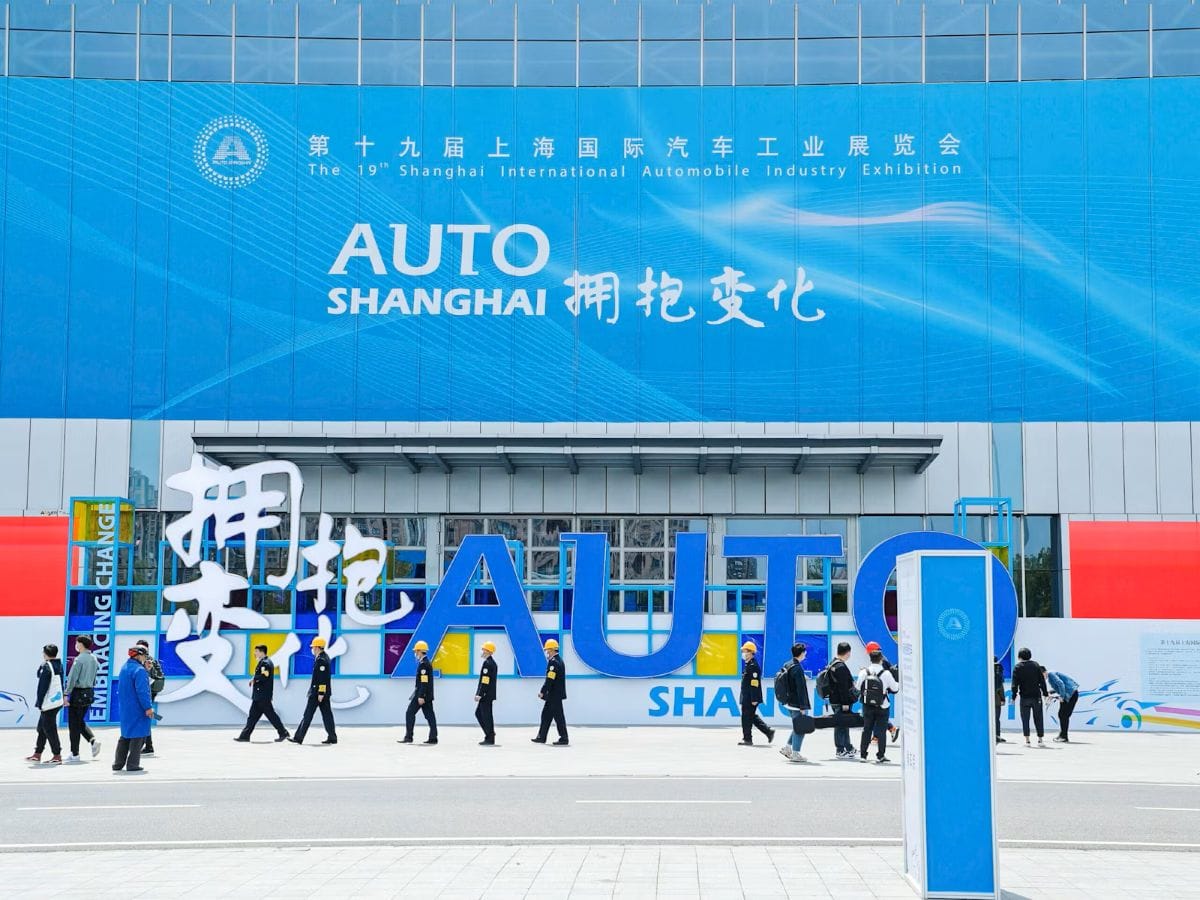 CHANGAN Y DEEPAL COLOMBIA TRIUNFAN CON EL GALARDÓN ENDURING PARTNERSHIP AWARD V12MAGAZINE En el Salón del Automóvil de Shanghái 2025, Changan Automobile premió a Deepal Colombia y el Grupo Vardí con el Enduring Partnership Award, destacando su sólida alianza para promover movilidad inteligente y sostenible en Colombia. V12MAGAZINE
