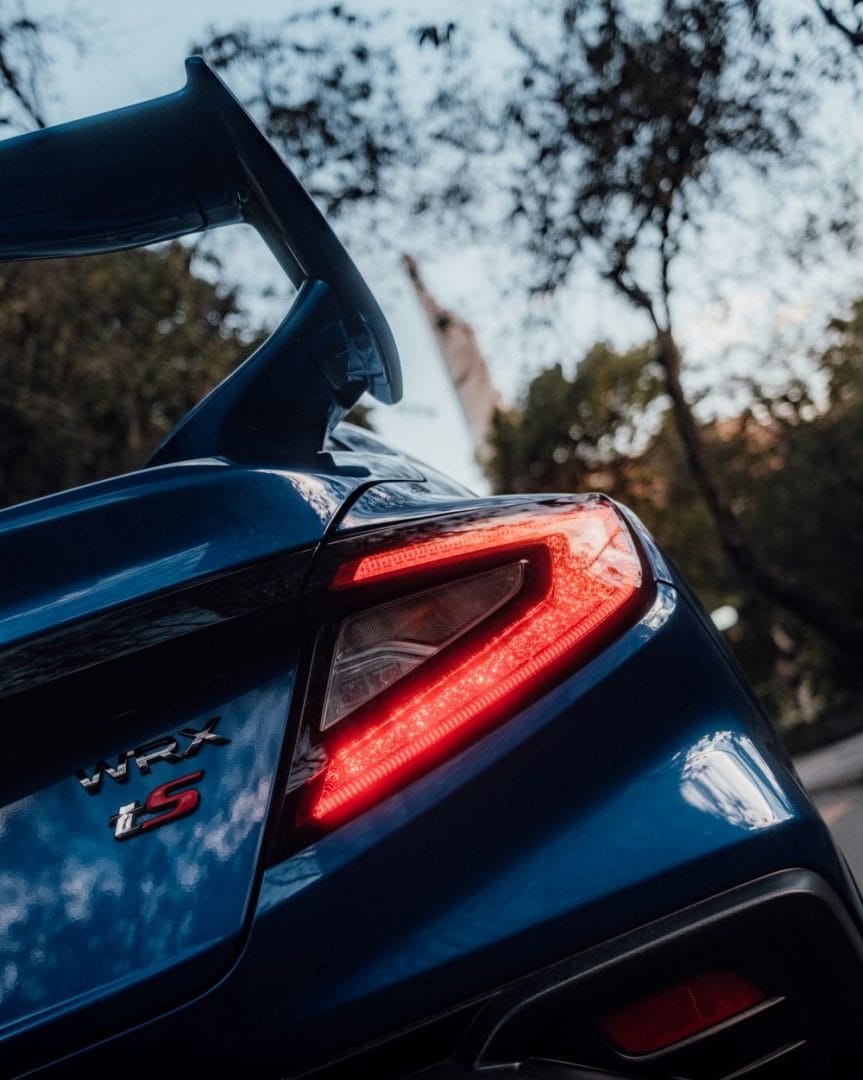 SUBARU WRX TS: POTENCIA DESENFRENADA PARA LOS AMANTES DE LA VELOCIDAD V12MAGAZINE Subaru irrumpe en Colombia con el WRX tS, un bólido que fusiona la herencia de los rallies con tecnología de punta, diseñado para quienes buscan una experiencia de manejo pura y electrizante. V12MAGAZINE