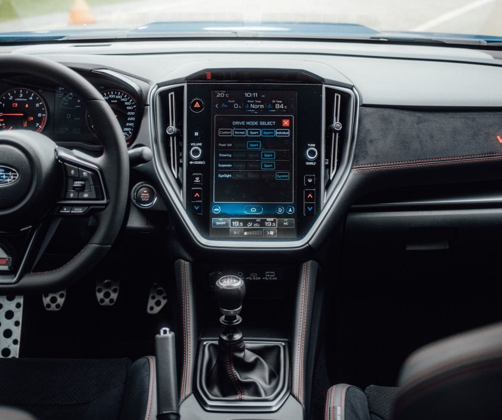 SUBARU WRX TS: POTENCIA DESENFRENADA PARA LOS AMANTES DE LA VELOCIDAD V12MAGAZINE Subaru irrumpe en Colombia con el WRX tS, un bólido que fusiona la herencia de los rallies con tecnología de punta, diseñado para quienes buscan una experiencia de manejo pura y electrizante. V12MAGAZINE